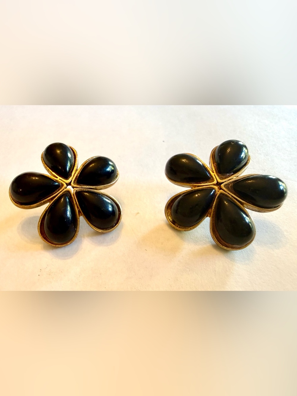 Vintage Coro Gold Black Enamel Flower Stud Daisy Earrings Festival Boho 70s #77